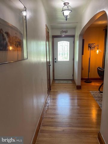 264 S WHITE HORSE PIKE, Berlin, NJ 08009