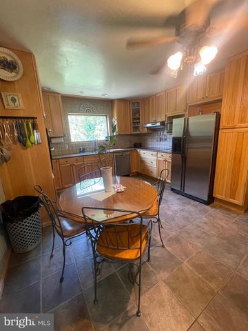 264 S WHITE HORSE PIKE, Berlin, NJ 08009