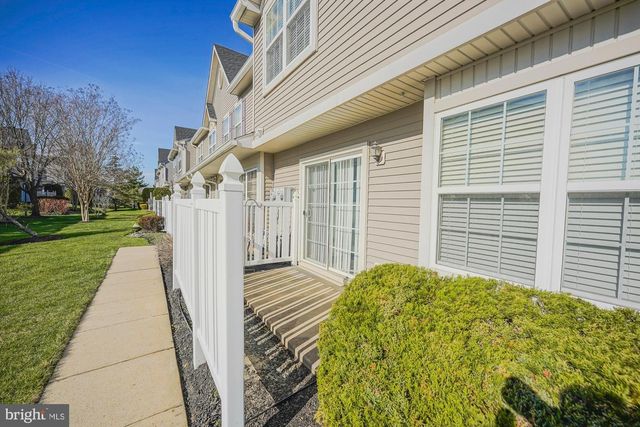 3908 GRENWICH LN, Mount Laurel, NJ 08054