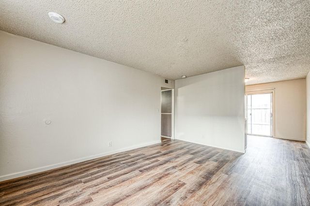 1426 Church St Apt O, Kingsburg, CA 93631