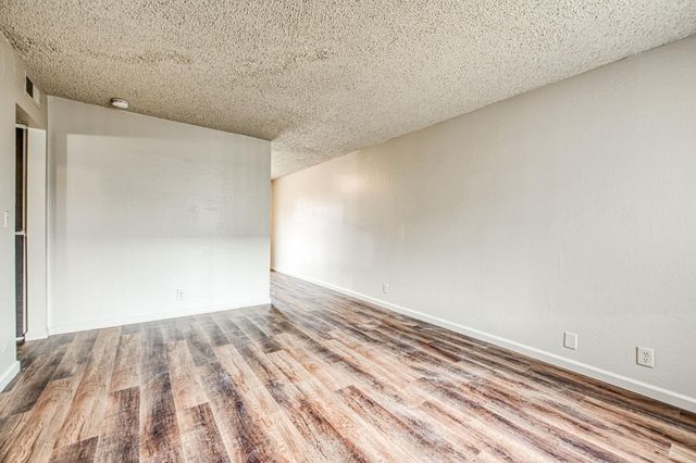 1426 Church St Apt O, Kingsburg, CA 93631