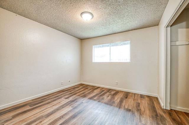 1426 Church St Apt O, Kingsburg, CA 93631