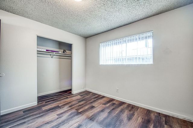 1426 Church St Apt O, Kingsburg, CA 93631