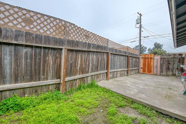 1426 Church St Apt O, Kingsburg, CA 93631