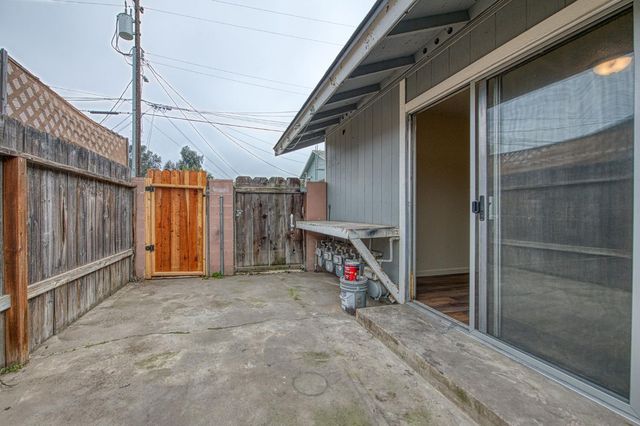 1426 Church St Apt O, Kingsburg, CA 93631