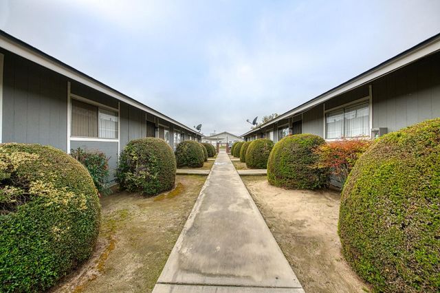 1426 Church St Apt O, Kingsburg, CA 93631