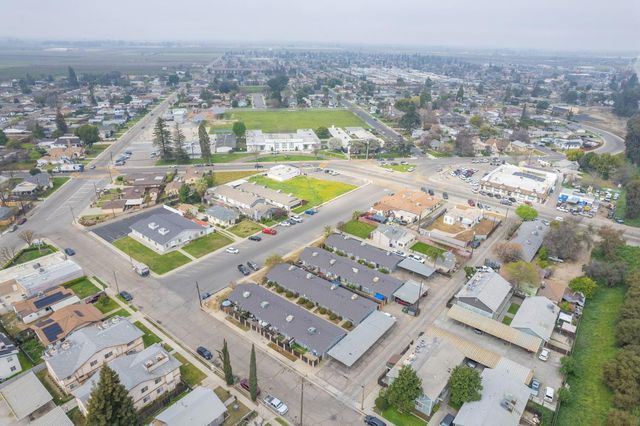 1426 Church St Apt O, Kingsburg, CA 93631