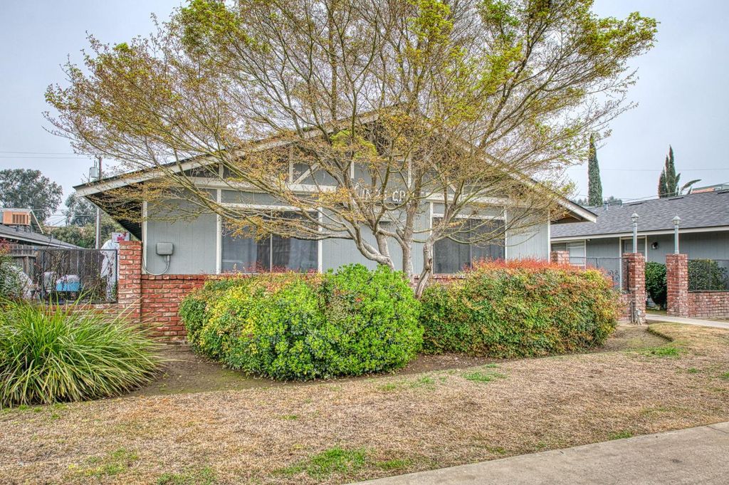 1426 Church St Apt O, Kingsburg, CA 93631