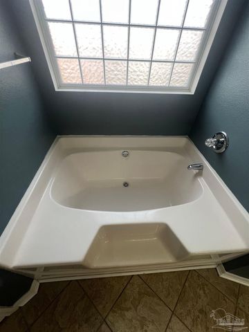 4804 Ribault Ln, Milton, FL 32570