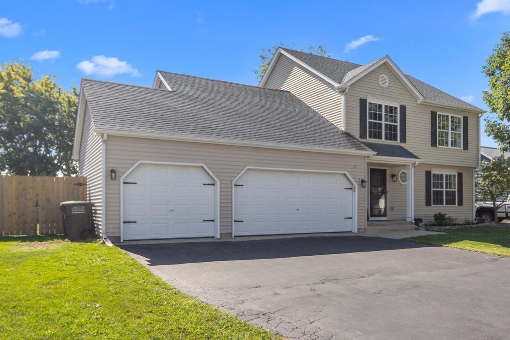 855 Hunters Ridge DRIVE, Genoa City, WI 53128