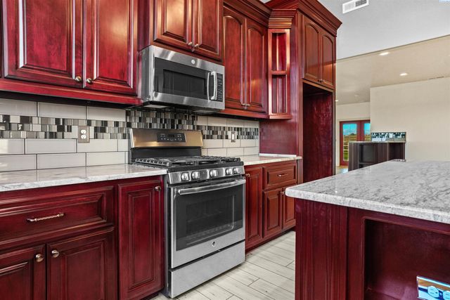 10002 N Wamba Rd, Prosser, WA 99350