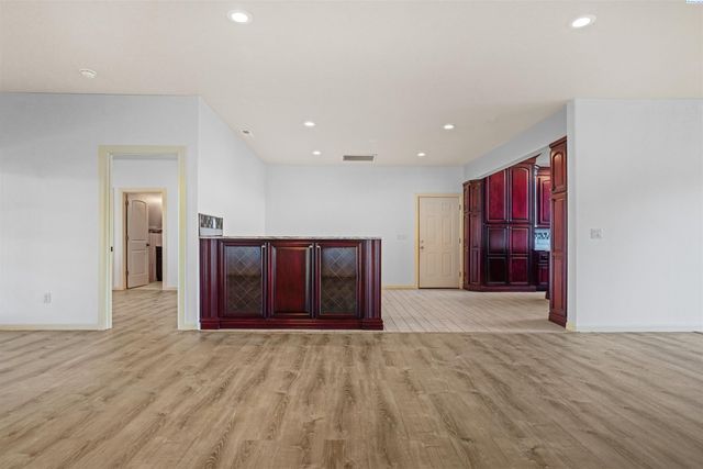 10002 N Wamba Rd, Prosser, WA 99350