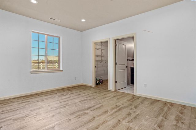 10002 N Wamba Rd, Prosser, WA 99350