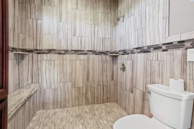 10002 N Wamba Rd, Prosser, WA 99350