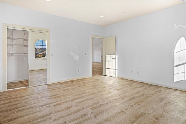 10002 N Wamba Rd, Prosser, WA 99350