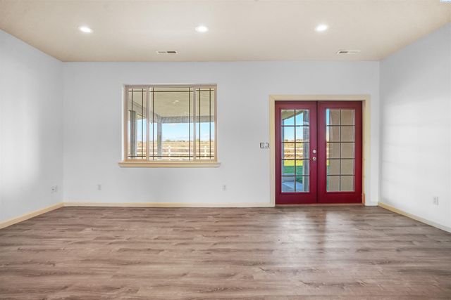 10002 N Wamba Rd, Prosser, WA 99350