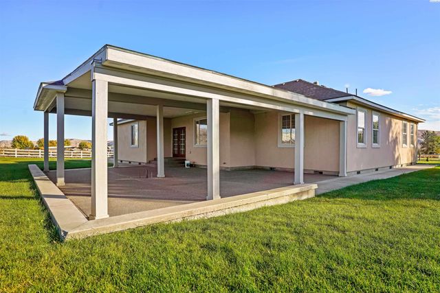 10002 N Wamba Rd, Prosser, WA 99350