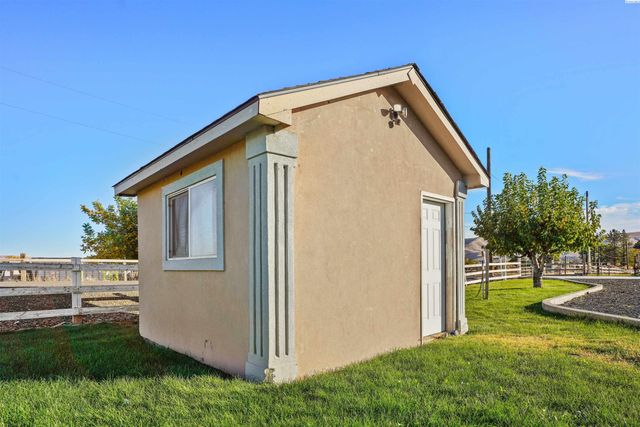 10002 N Wamba Rd, Prosser, WA 99350