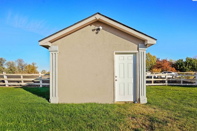 10002 N Wamba Rd, Prosser, WA 99350