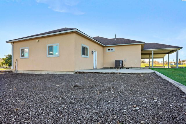 10002 N Wamba Rd, Prosser, WA 99350