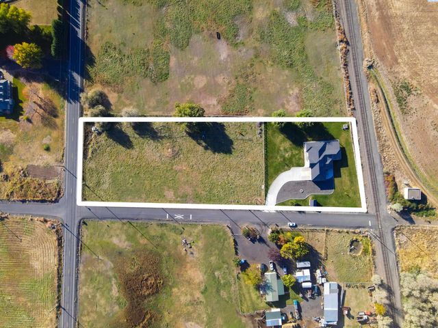 10002 N Wamba Rd, Prosser, WA 99350