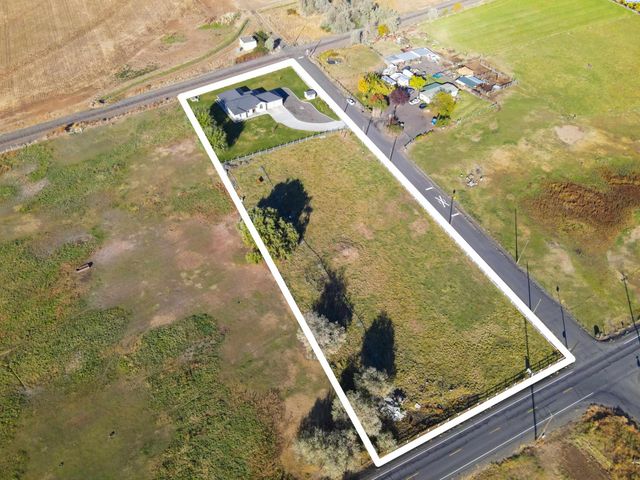 10002 N Wamba Rd, Prosser, WA 99350