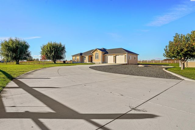 10002 N Wamba Rd, Prosser, WA 99350
