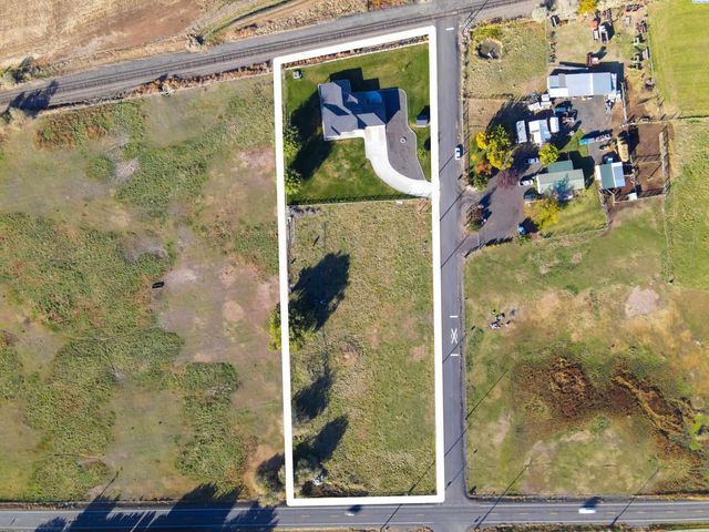 10002 N Wamba Rd, Prosser, WA 99350