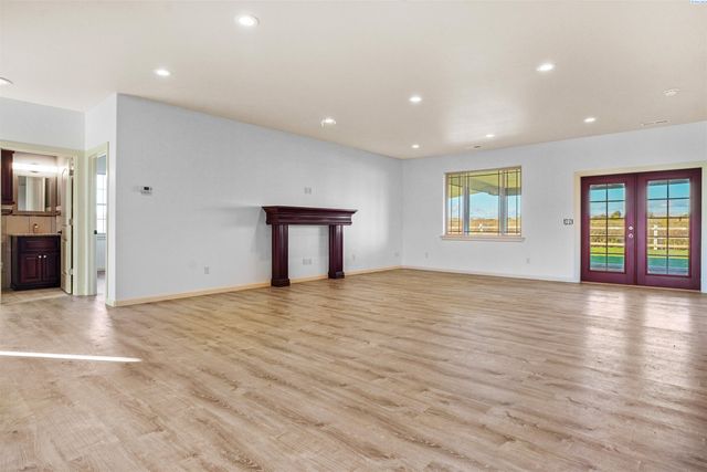 10002 N Wamba Rd, Prosser, WA 99350