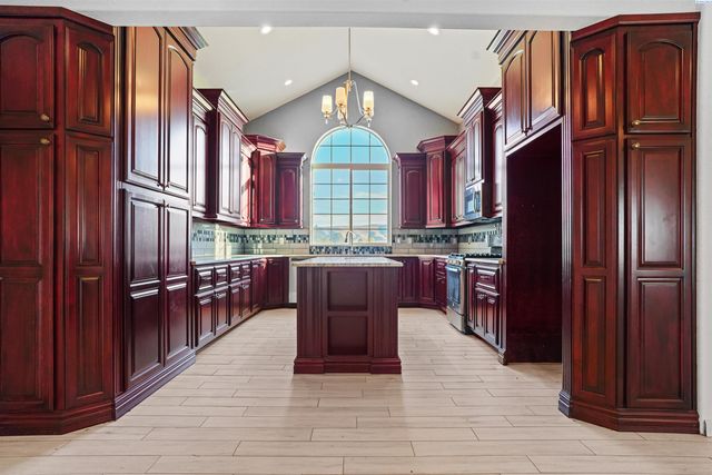 10002 N Wamba Rd, Prosser, WA 99350