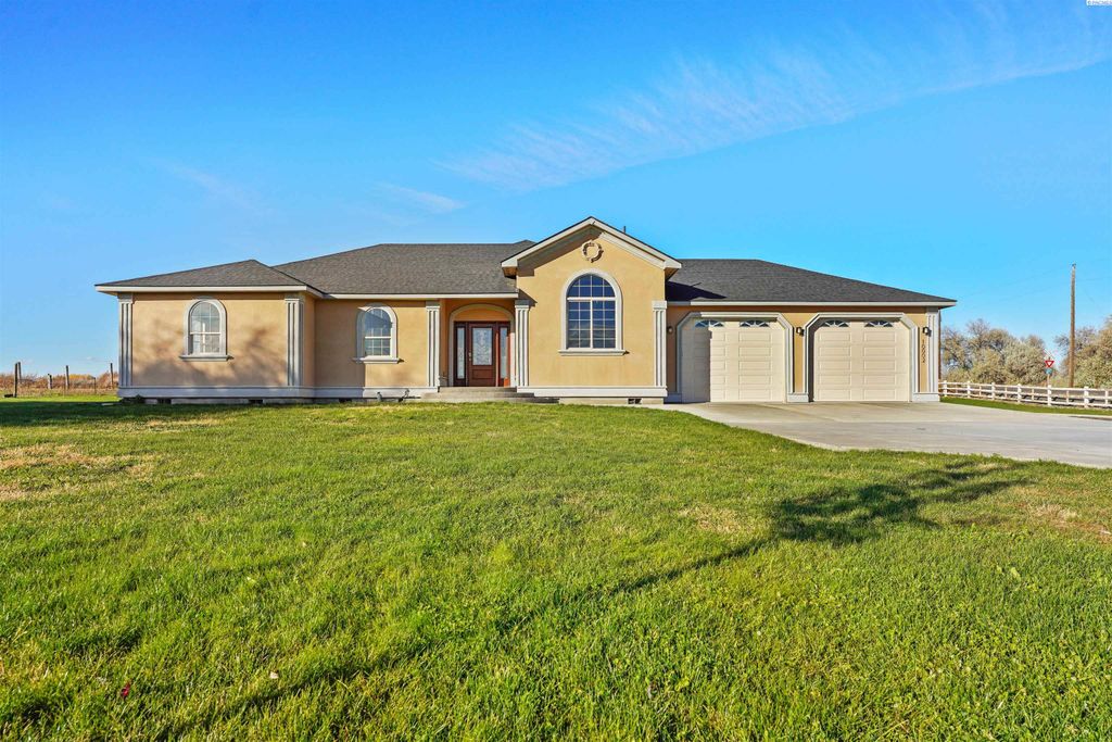 10002 N Wamba Rd, Prosser, WA 99350