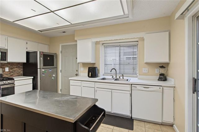 817 Snead DR, Newport News, VA 23602