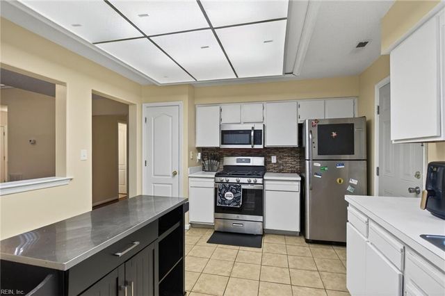 817 Snead DR, Newport News, VA 23602