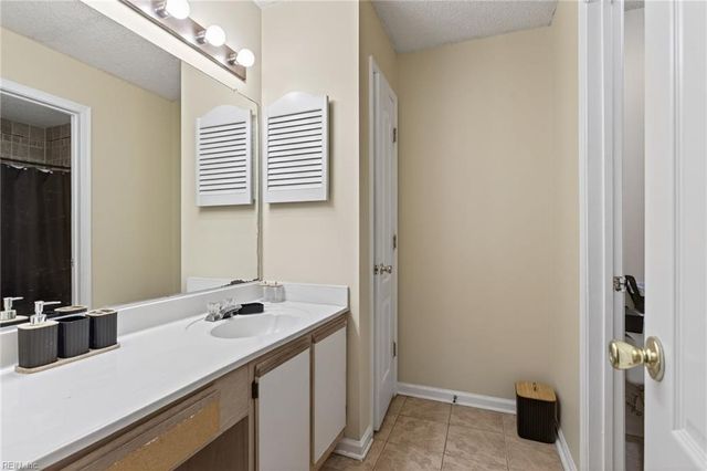 817 Snead DR, Newport News, VA 23602