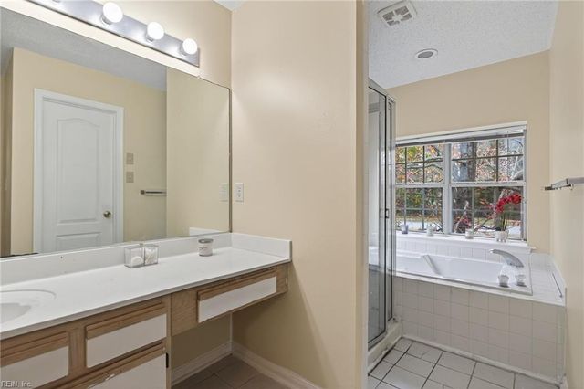 817 Snead DR, Newport News, VA 23602