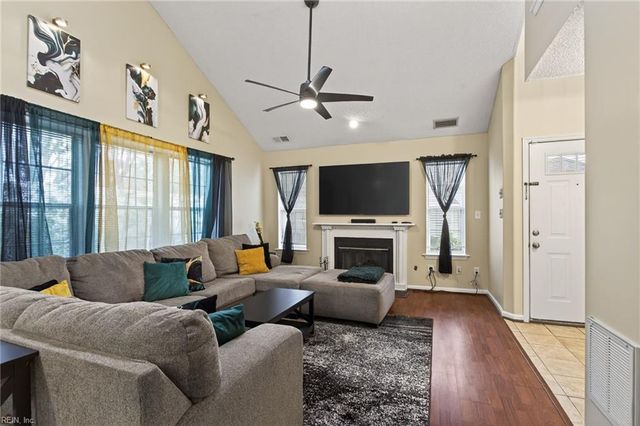 817 Snead DR, Newport News, VA 23602