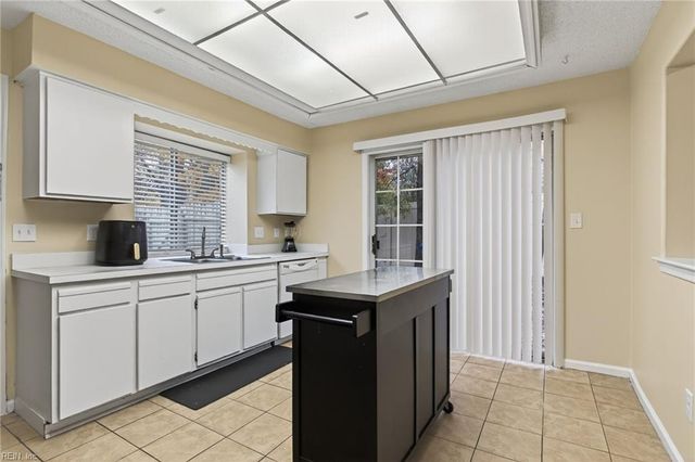 817 Snead DR, Newport News, VA 23602