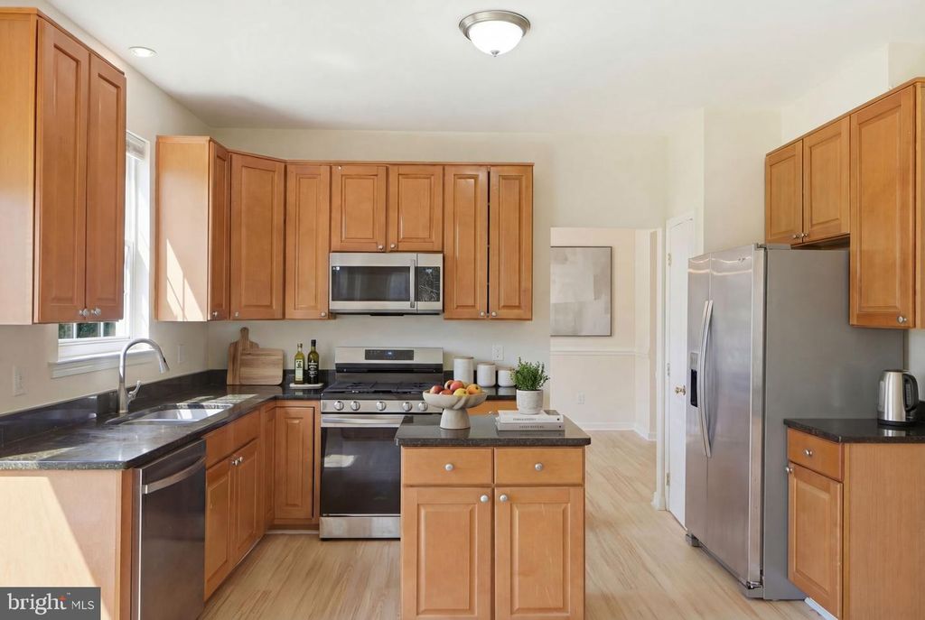 Image 13 of property listing at 8102 ASH AVE, College Park, MD 20740