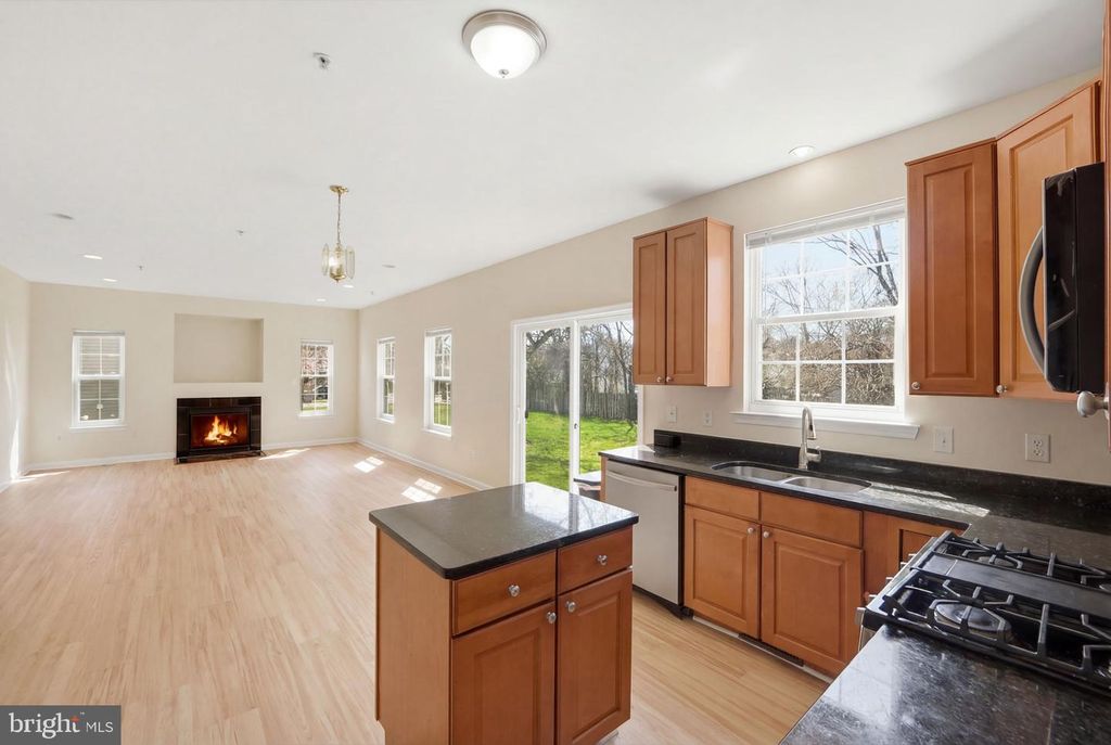 Image 14 of property listing at 8102 ASH AVE, College Park, MD 20740