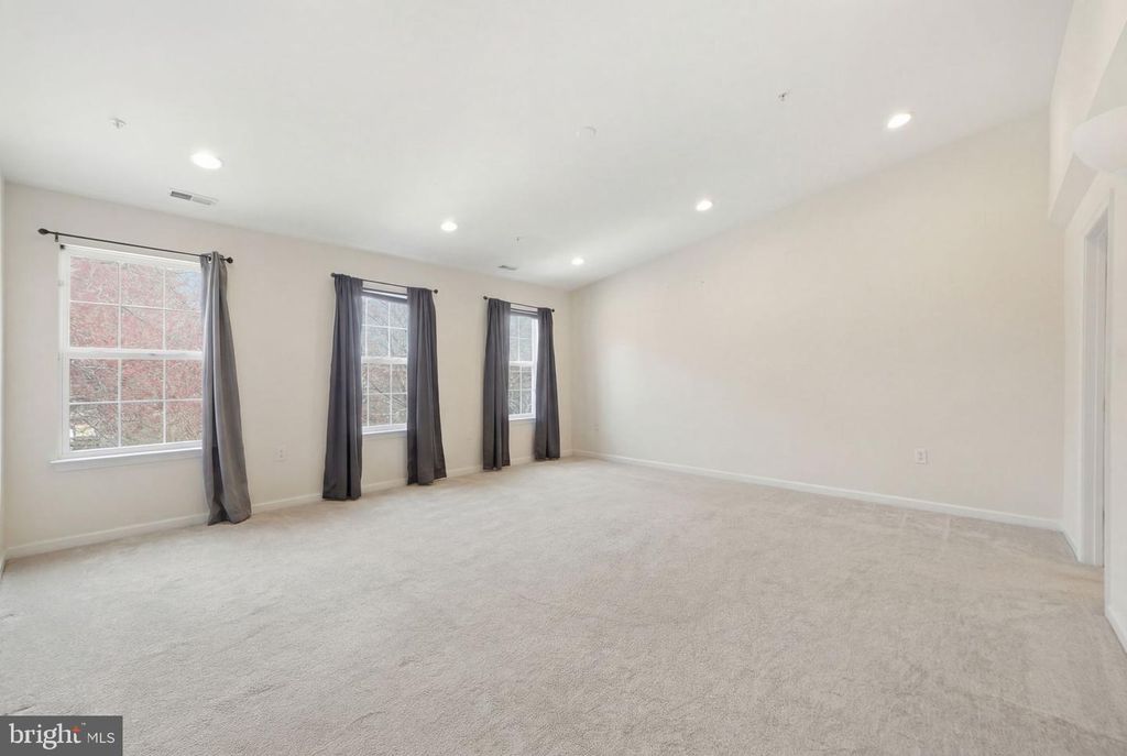 Image 23 of property listing at 8102 ASH AVE, College Park, MD 20740