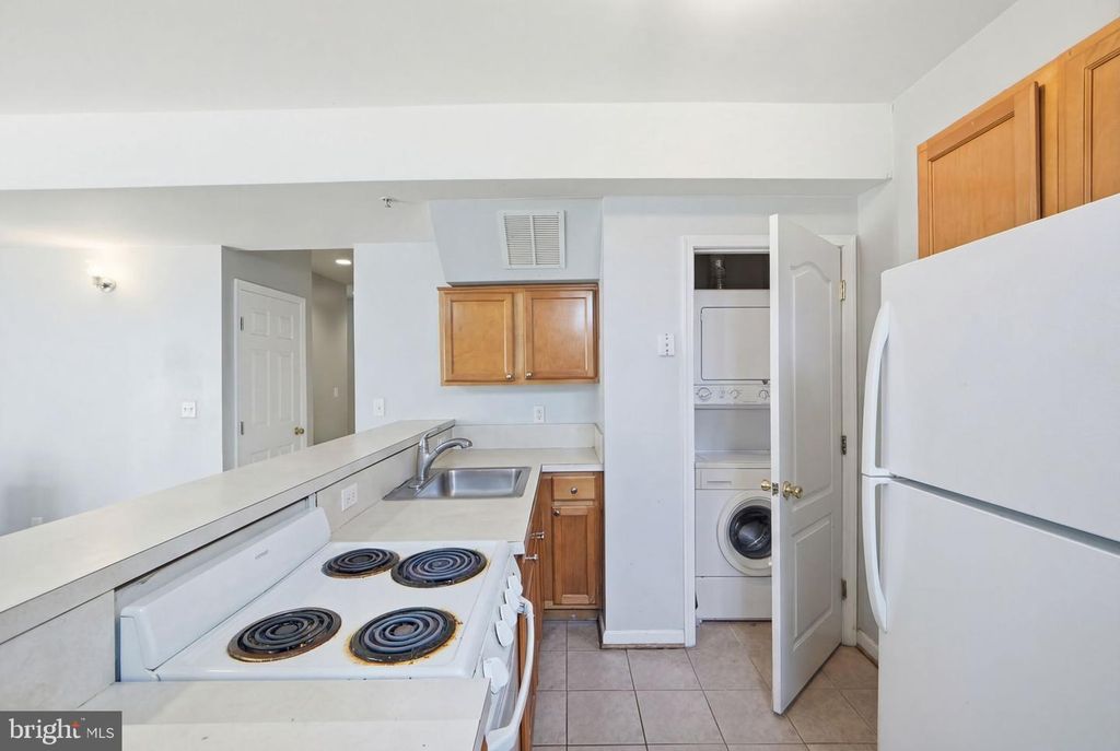 Image 36 of property listing at 8102 ASH AVE, College Park, MD 20740