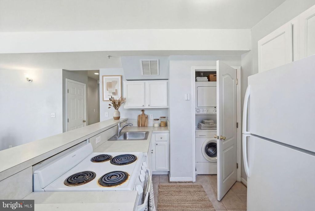 Image 37 of property listing at 8102 ASH AVE, College Park, MD 20740