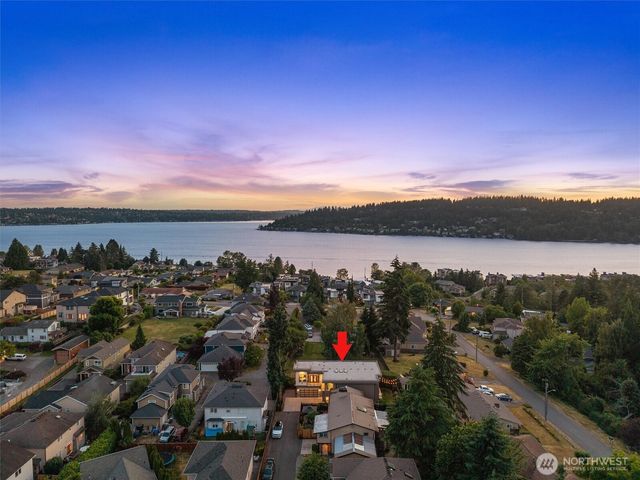 3919 Meadow Avenue N, Renton, WA 98056