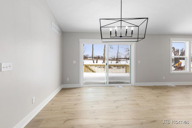 7843 Woodhurst Drive, Rockford, MI 49341