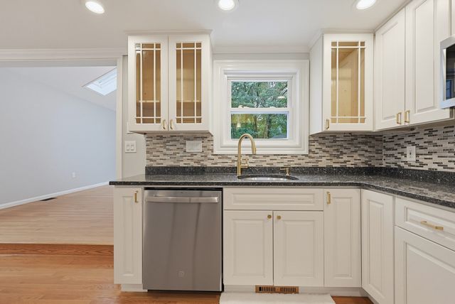 29 Sunnyside Rd, Lynn, MA 01905