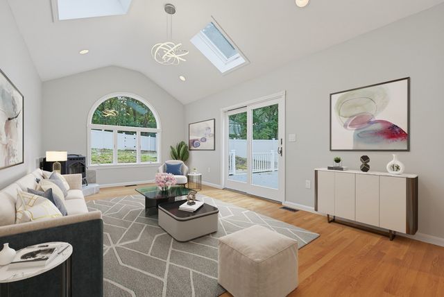 29 Sunnyside Rd, Lynn, MA 01905