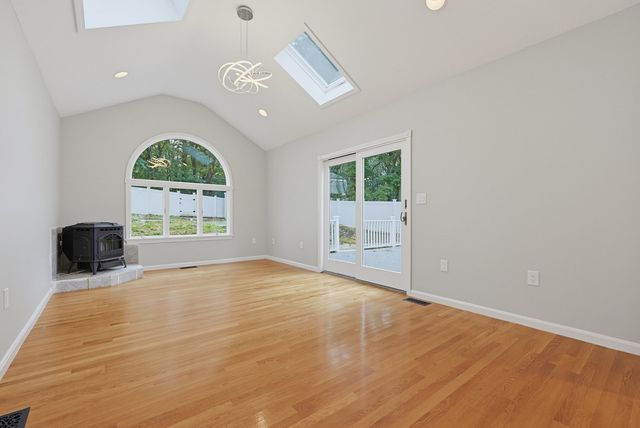 29 Sunnyside Rd, Lynn, MA 01905