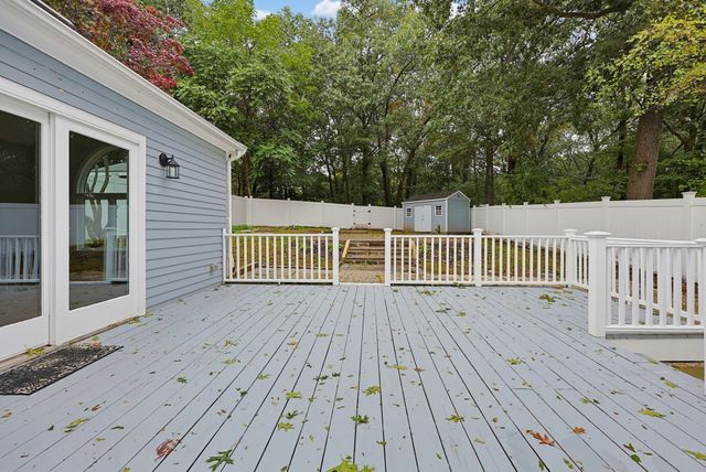 29 Sunnyside Rd, Lynn, MA 01905