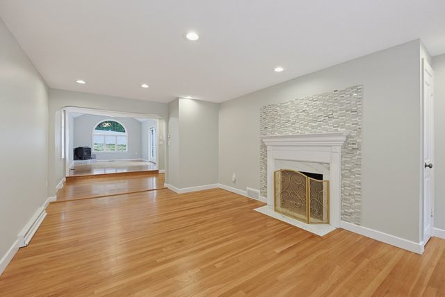 29 Sunnyside Rd, Lynn, MA 01905