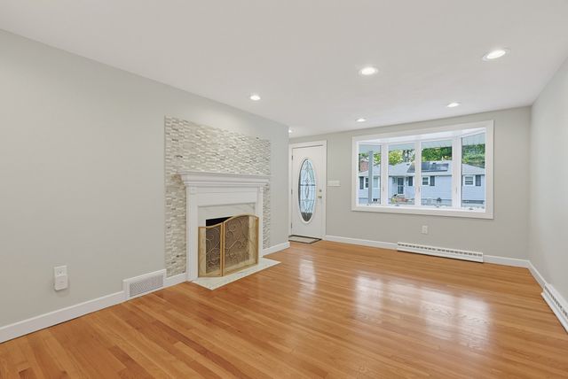 29 Sunnyside Rd, Lynn, MA 01905